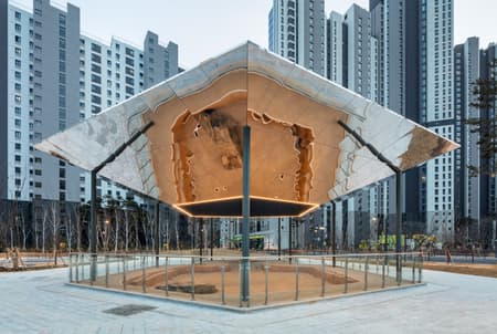 Floating Ground: A Landmark that Disappears